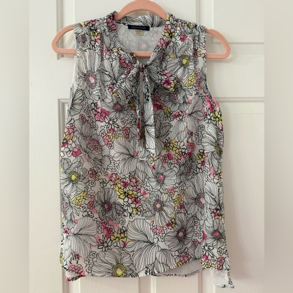 🦋Tommy Hilfiger Floral Print Sleeveless Blouse Top White Pink Black Size medium